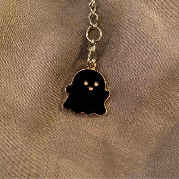 Black ghost Halloween keychain handmade gift spooky goth cute boo fall holidays - Picture 2 of 2